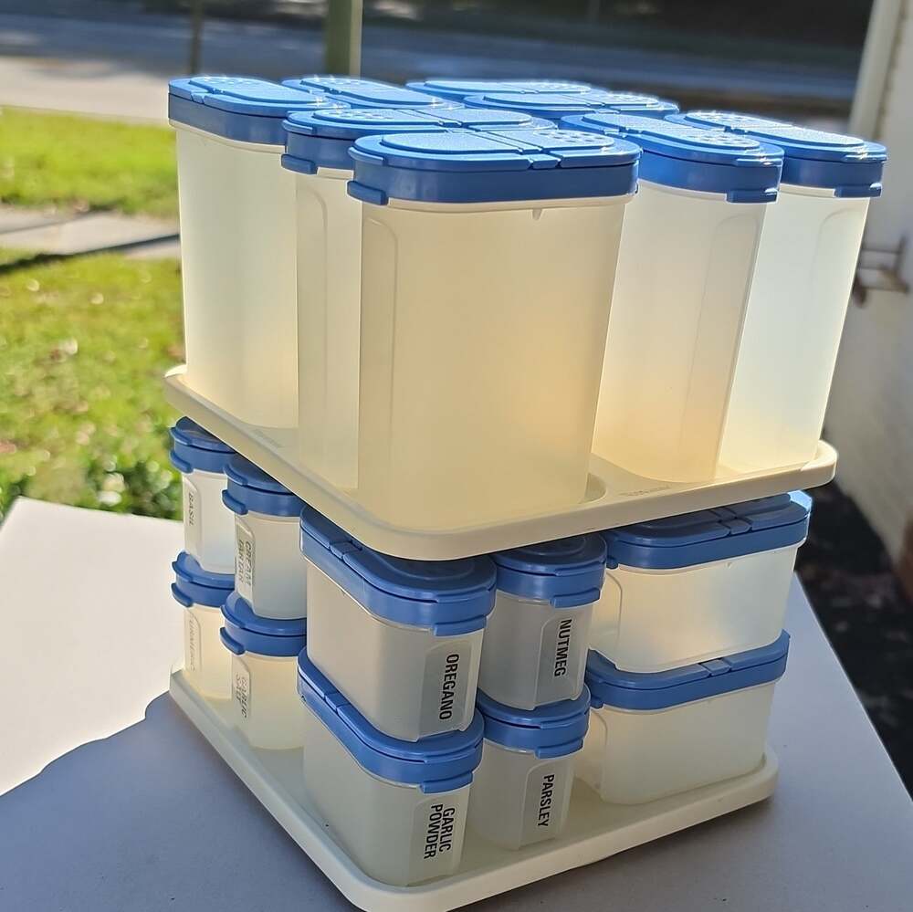 Vintage Tupperware Modular Mates Spice Carousel Rack Set 24 Containers Blue Lids - Picture 1 of 8